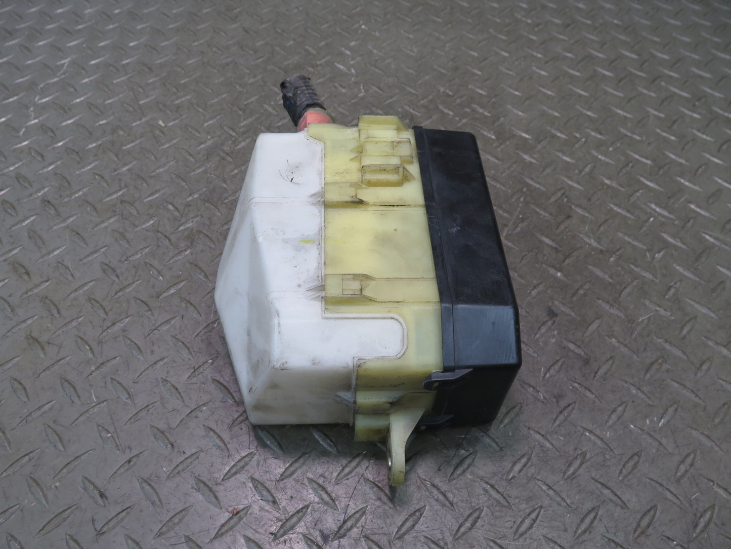 00-02 Toyota MR2 Spyder ZZW30L Engine Bay Main Fuse Relay Box Module OEM