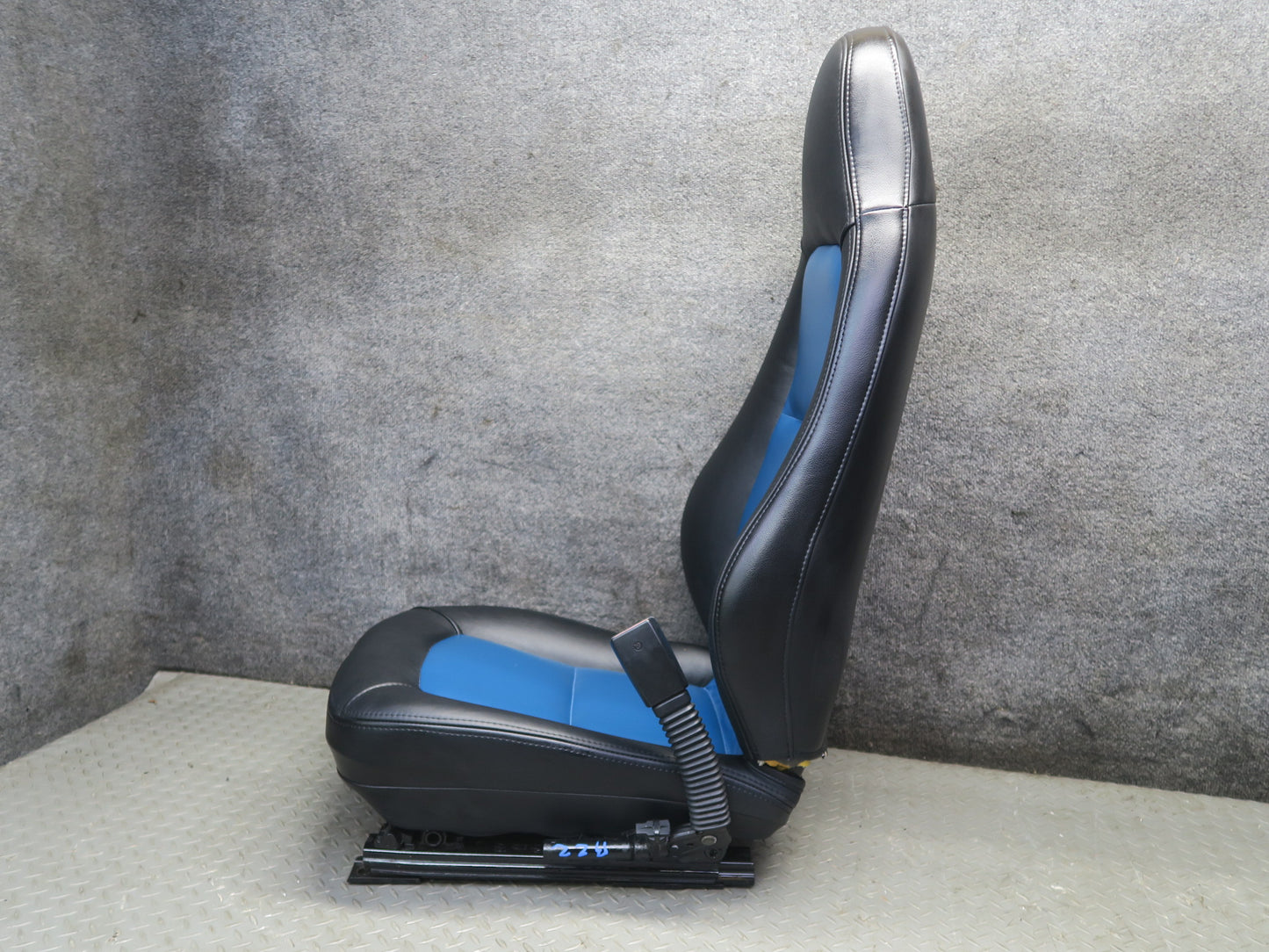 01-02 BMW E36/7 Z3 Front Right & Left Side Heated Leather Seat Set of 2 OEM