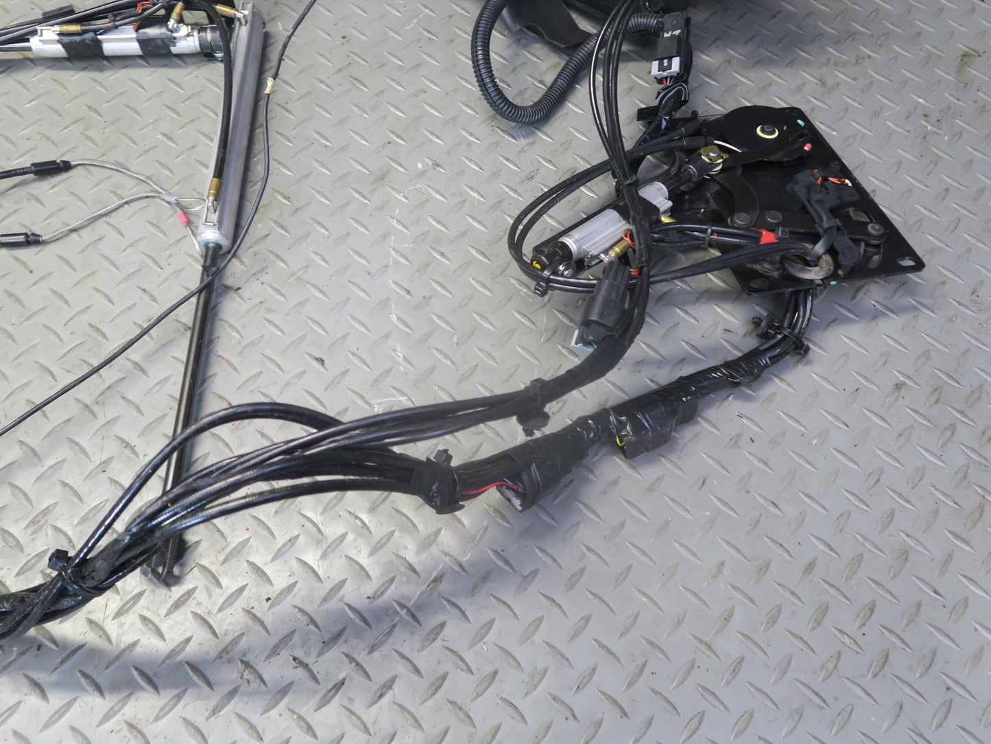 03-06 Chevrolet SSR Convertible TOP Pump w Hydraulic Lines Cylinders Set OEM