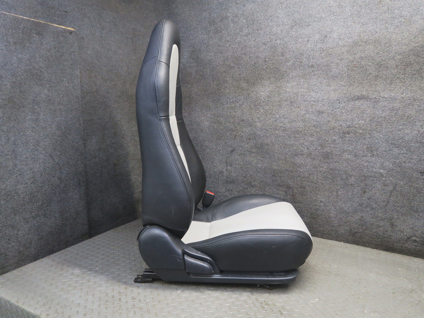 00-02 Toyota MR2 Spyder ZZW30L Set of 2 Front Left & Right Leather Seat OEM