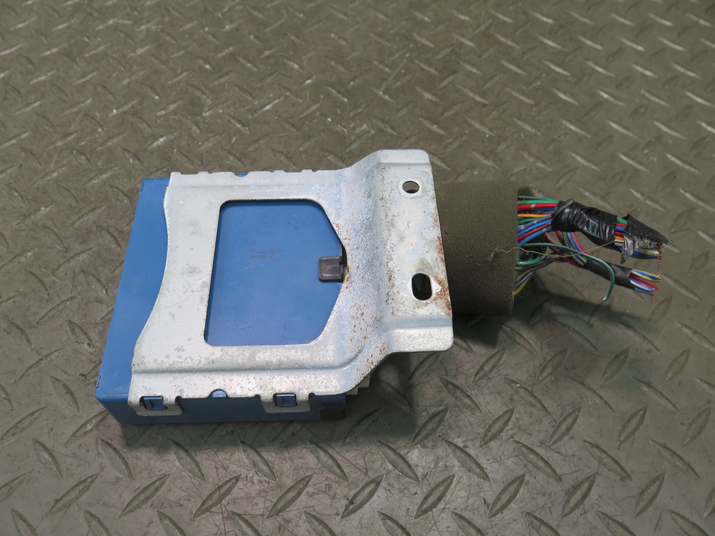 00-05 Toyota MR2 Spyder ZZW30L Multiplex Body Control Module 89221-17020 OEM