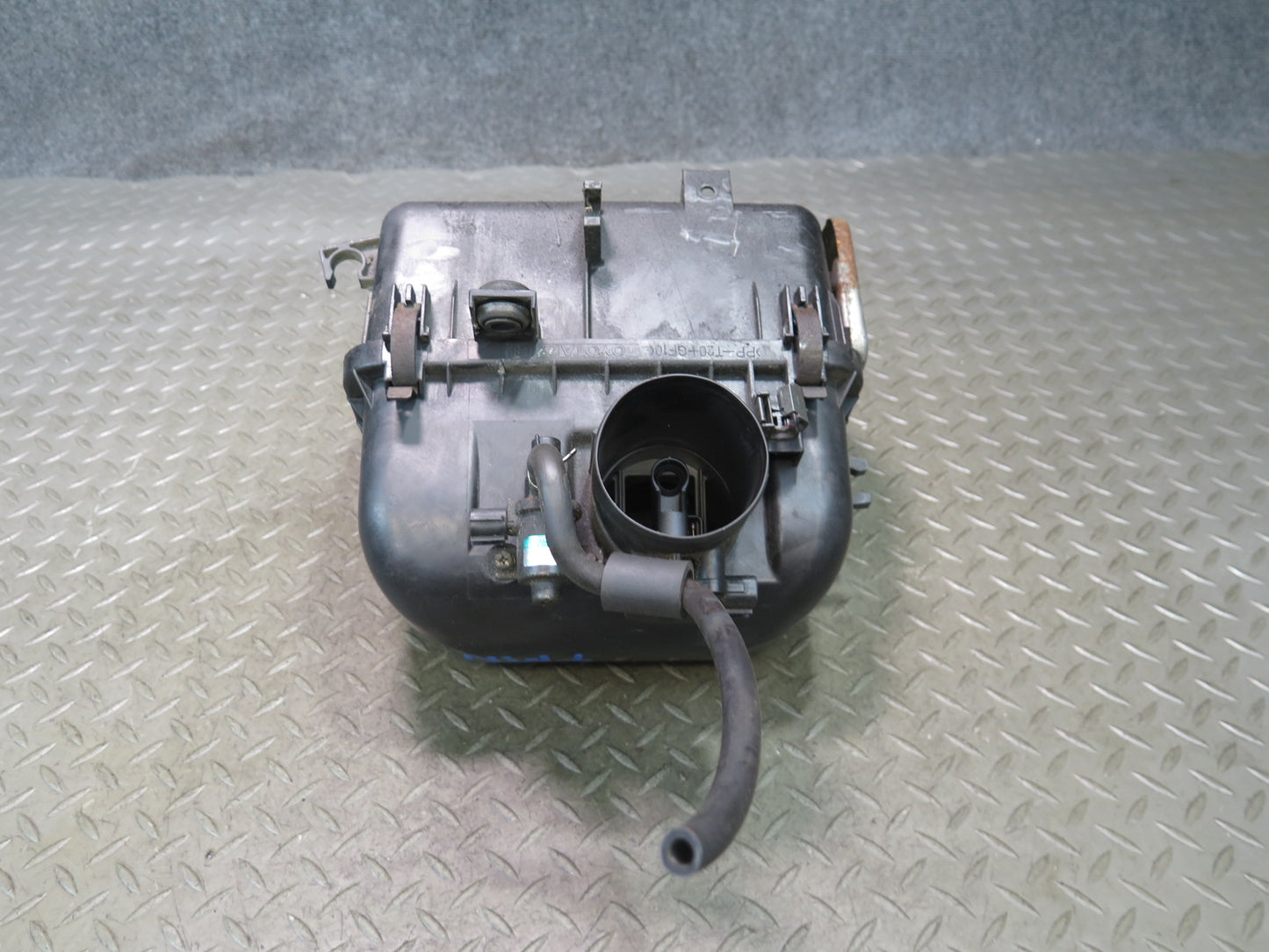 00-05 Toyota MR2 Spyder ZZW30L Air Intake Cleaner Filter Box w Sensor OEM
