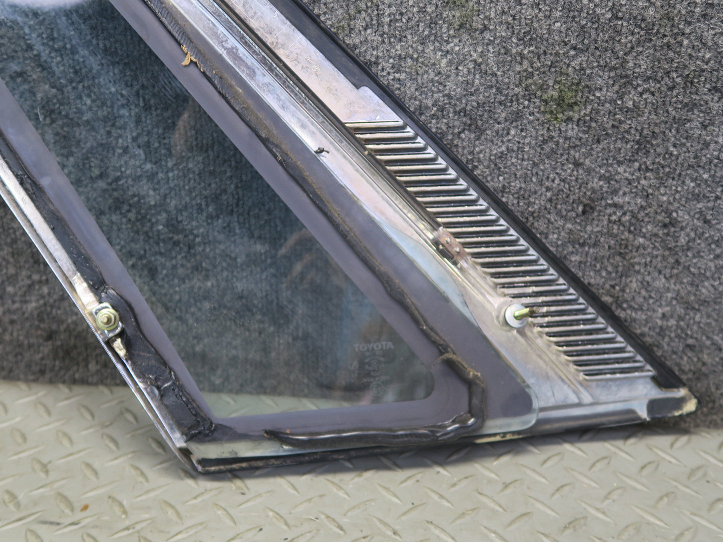 84-86 Toyota Cressida MX73 Sedan Rear Right Quarter Window Glass w Molding OEM