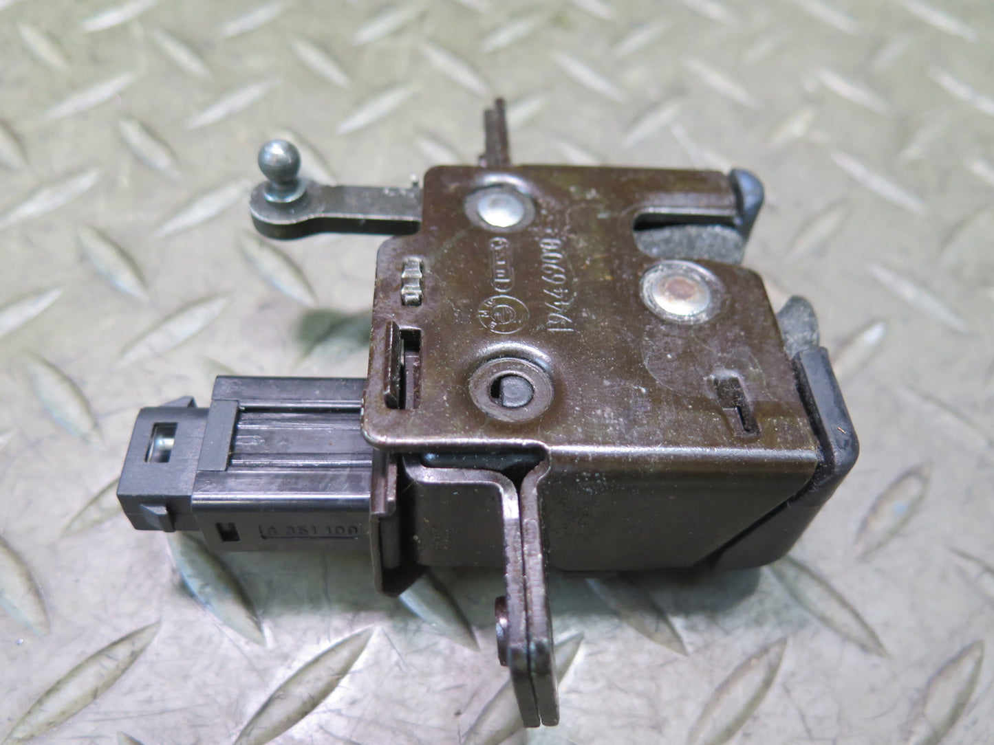 96-02 BMW E36/7 Z3 Roadster Rear Trunk Lid Lock Latch Actuator 1944690 OEM