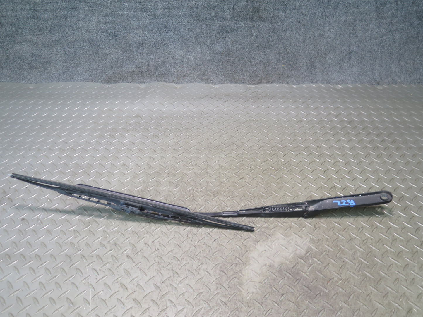 96-02 BMW E36/7 Z3 Set of 2 Front Left & Right Windshield Wiper Arm Blade OEM