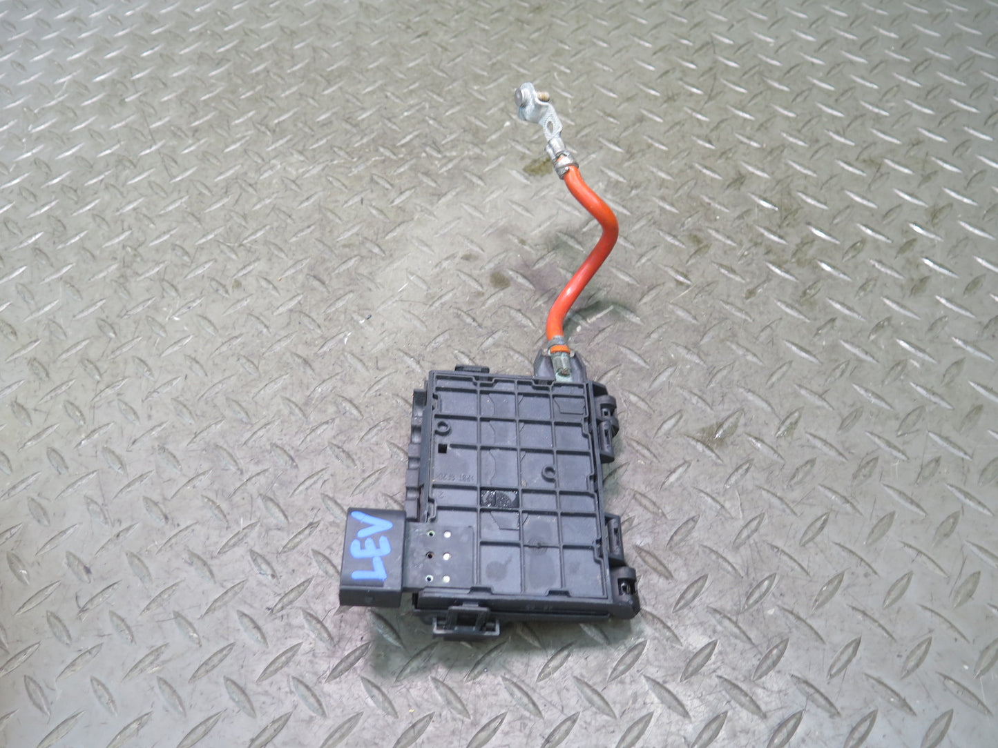 99-03 VW Eurovan T4 Positive Battery Cable Terminal Junction Fuse Box OEM
