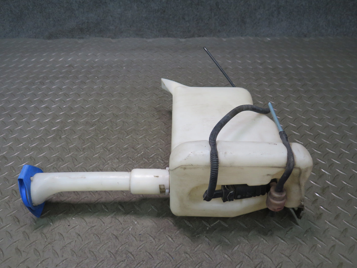 00-03 VW Eurovan T4 Windshield Washer Fluid Reservoir Bottle Tank 701955453B OEM