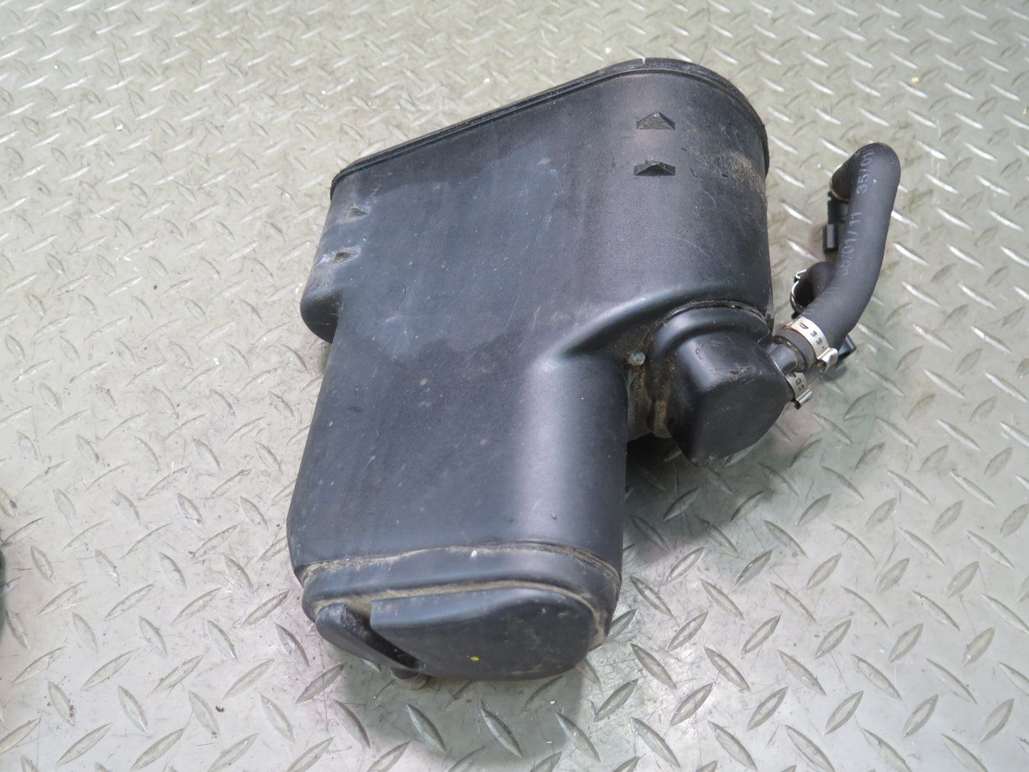 99-00 VW Eurovan T4 2.8L AES Fuel Evap Vapor Charcoal Canister 7D0201801A OEM