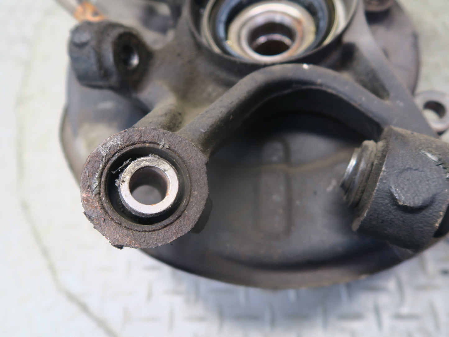 95-97 Toyota Celsior Lexus LS400 UCF20 Rear Right Knuckle Wheel Hub Bearing OEM