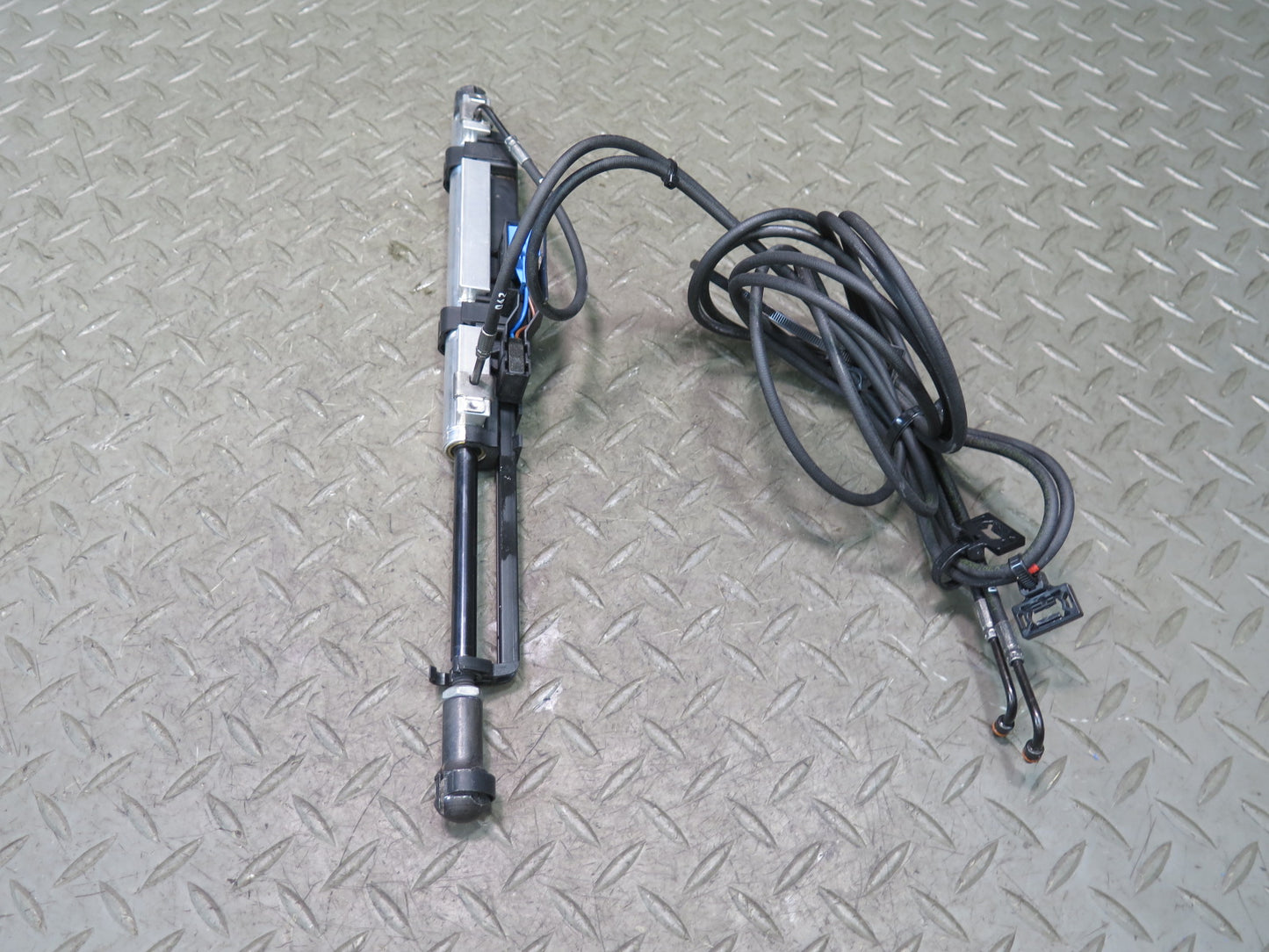 2012-2020 Mercedes R172 SLK SLC Convertible Roof TOP Right Trunk Lid Cylinder