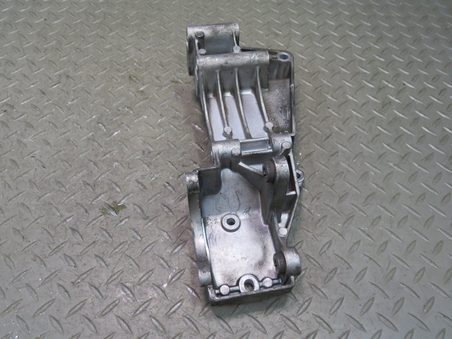 01-03 VW Eurovan T4 2.8L AXK Power Steering Alternator Mounting Bracket OEM