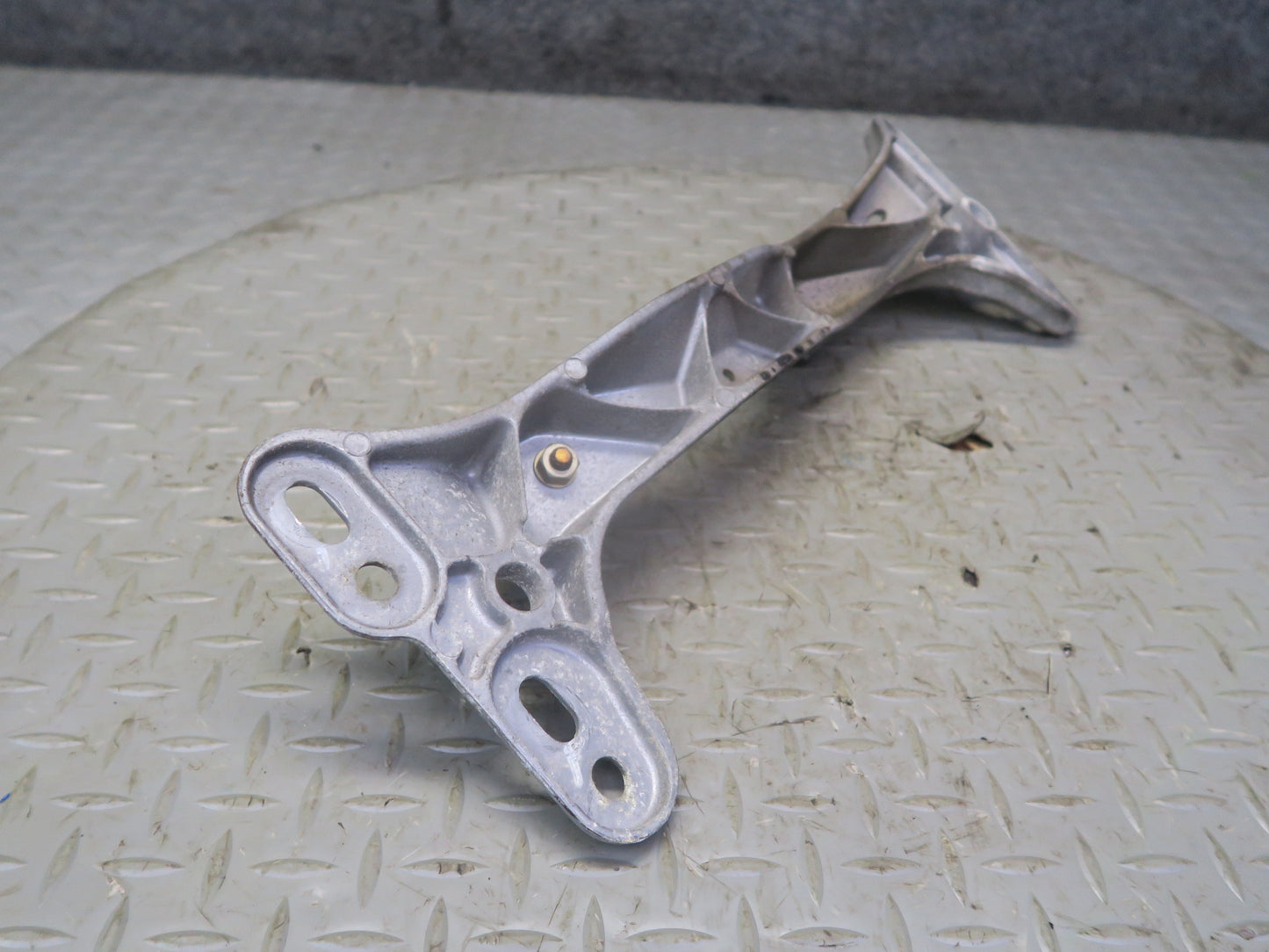 96-02 BMW E36/7 Z3 M/T Manual Transmission Crossmember Mount 1136498 OEM