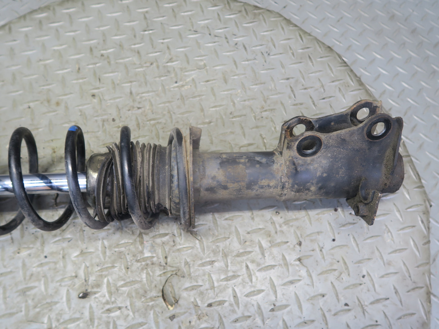 00-02 Toyota MR2 Spyder ZZW30L Set of 2 Front Strut Shock Absorber OEM