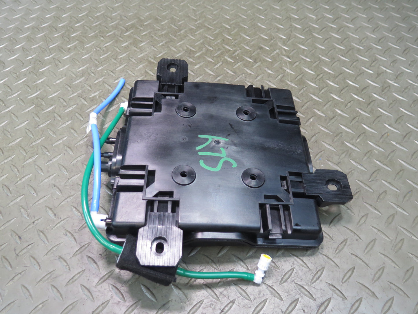 13-20 Mercedes R231 SL550 Air Suspension Pressure Reservoir Tank 0008002919 OEM
