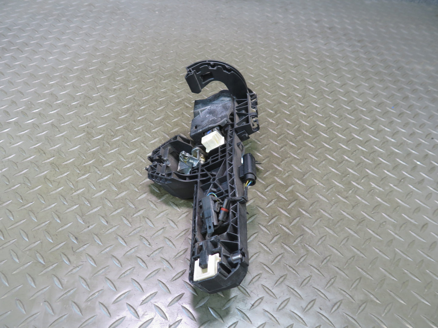 13-20 Mercedes R231 SL550 Left Door Exterior Handle w Keyless Entry OEM