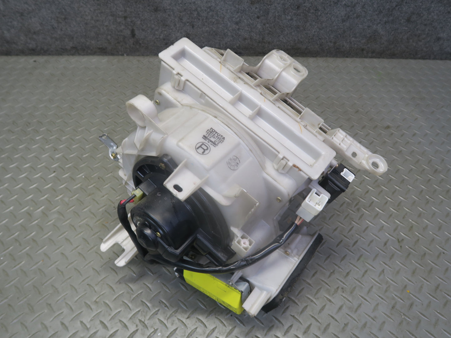 95-97 Toyota Celsior UCF20 RHD A/C Heater Blower Motor w Housing Assembly OEM