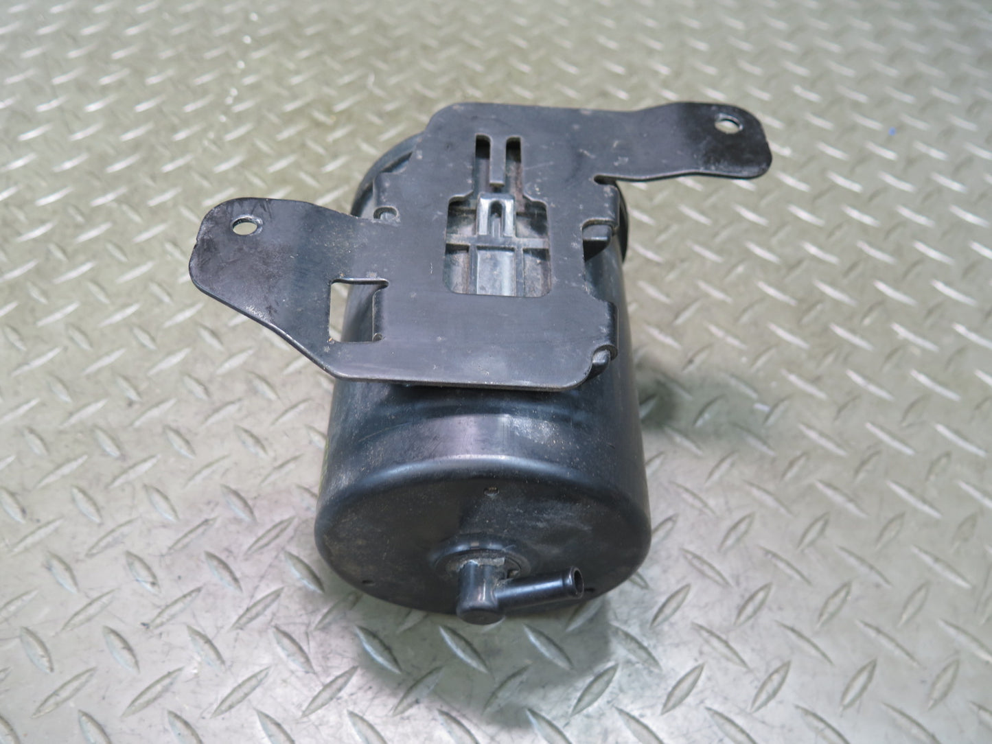 95-00 Toyota Celsior UCF20 RHD Fuel Evap Vapor Charcoal Canister 77740-50052 OEM