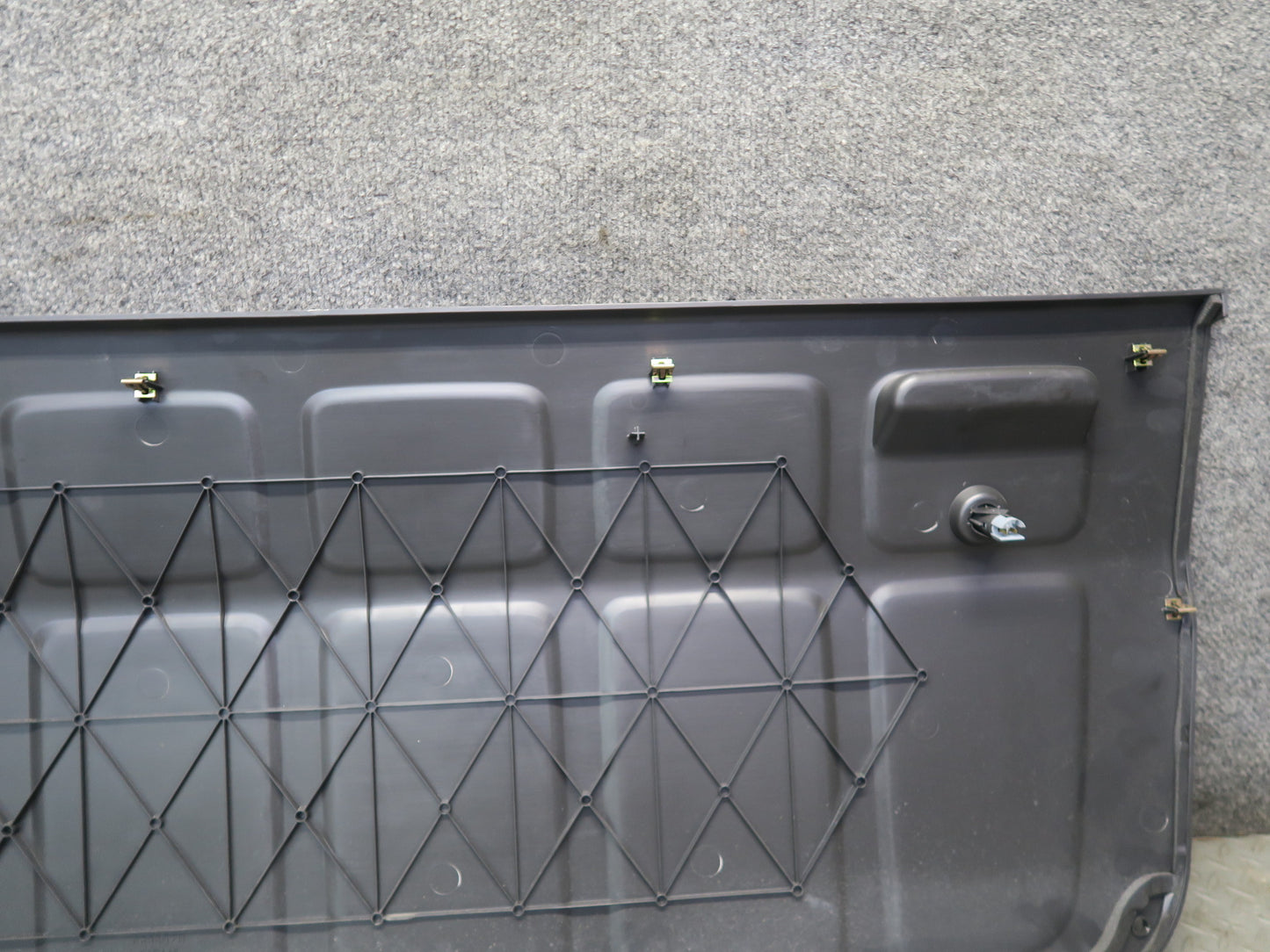 2005-2009 Hummer H2 SUT Rear MID Gate Center Decklid Panel