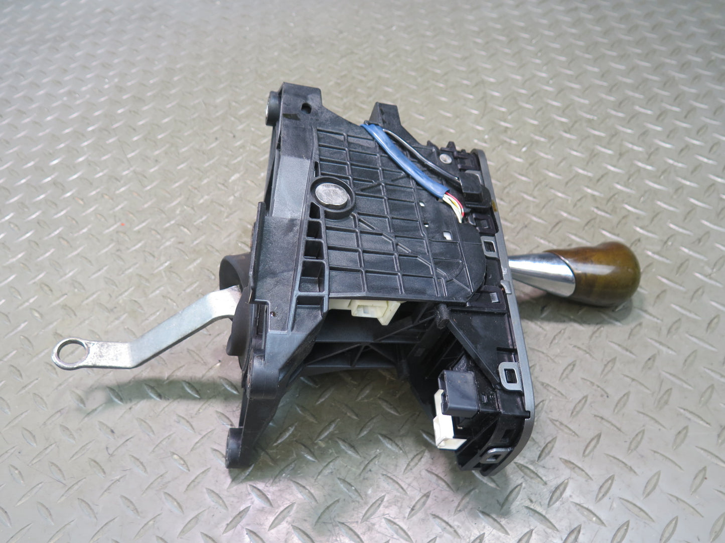 06-10 Lexus UZZ40L SC430 A/T Automatic Transmission Shifter w Knob Assembly OEM