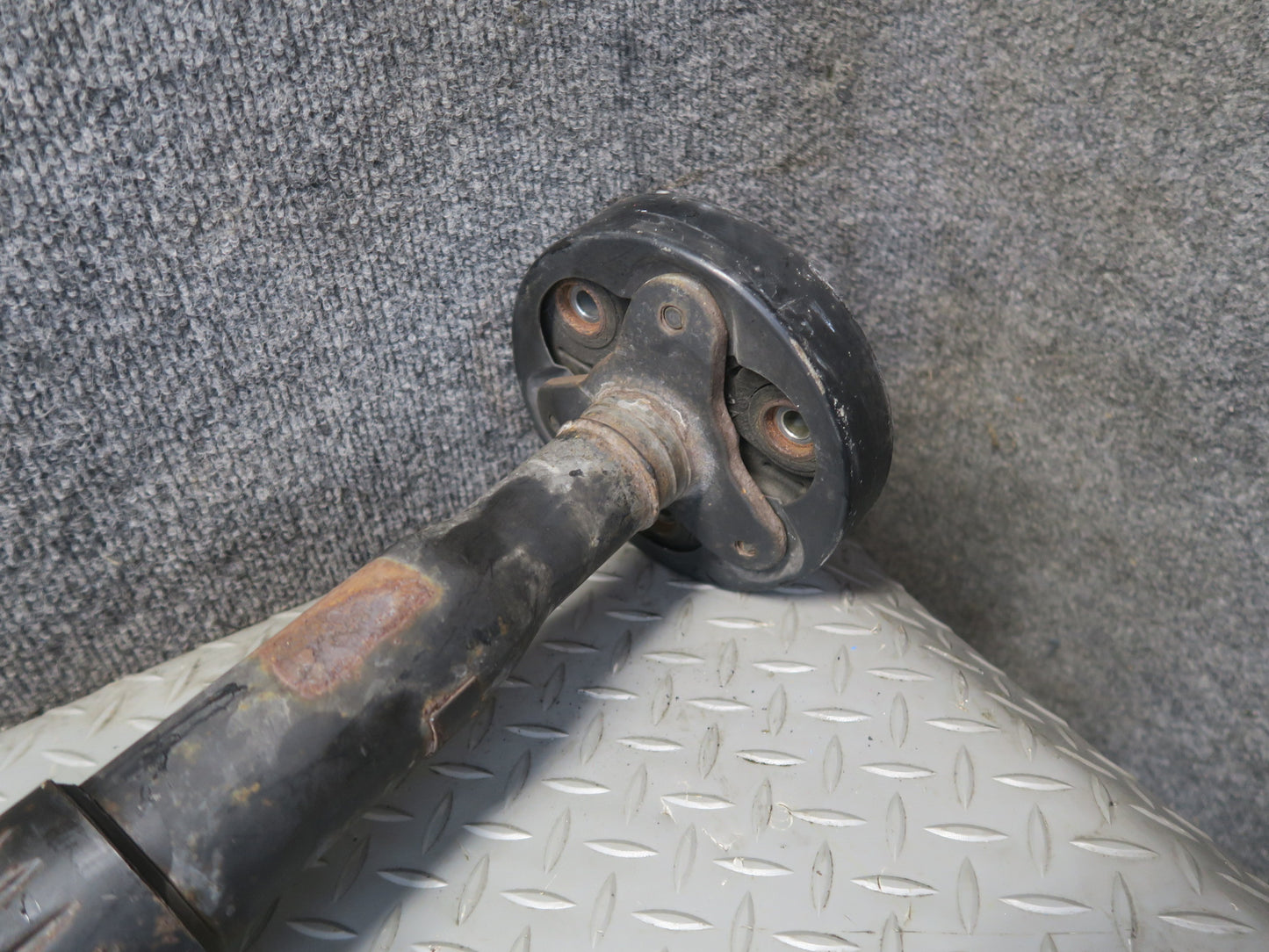 2008 VW Golf MK5 R32 AWD A/T Rear Driveshaft Drive Shaft OEM