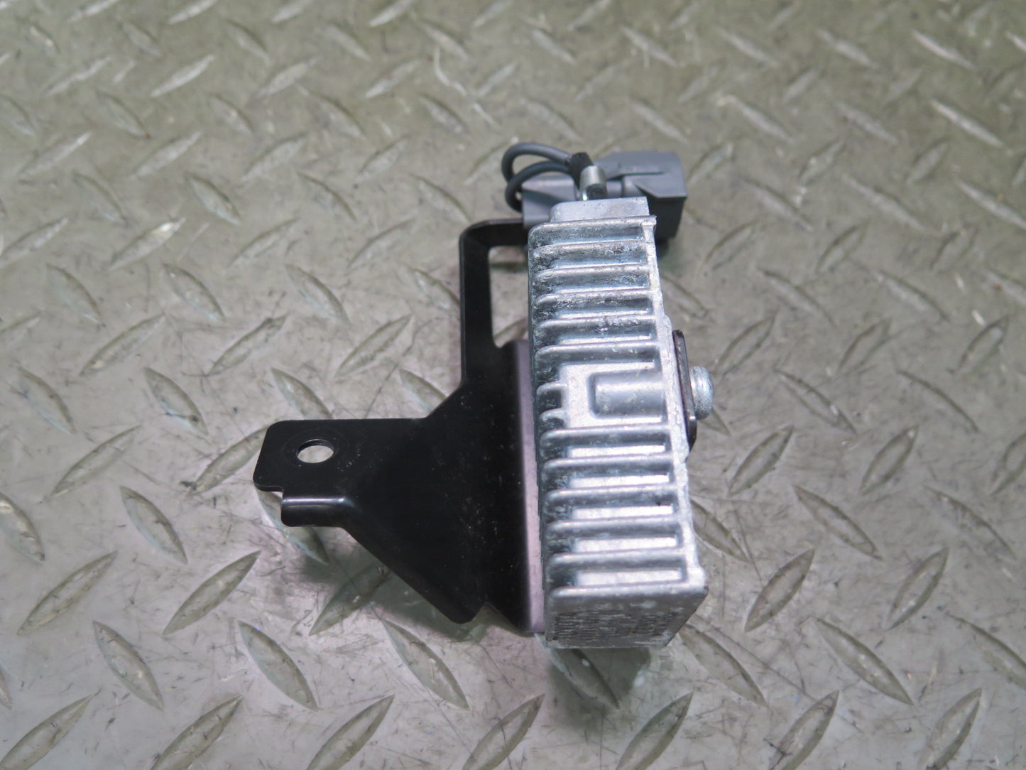 02-10 Lexus UZZ40L SC430 Fuel Pump Resistor Control Module 23080-50120 OEM