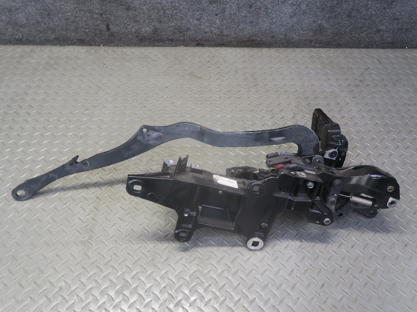 13-20 Mercedes R231 SL550 Convertible Rear Left TOP Roof Hinge 2317930320 OEM