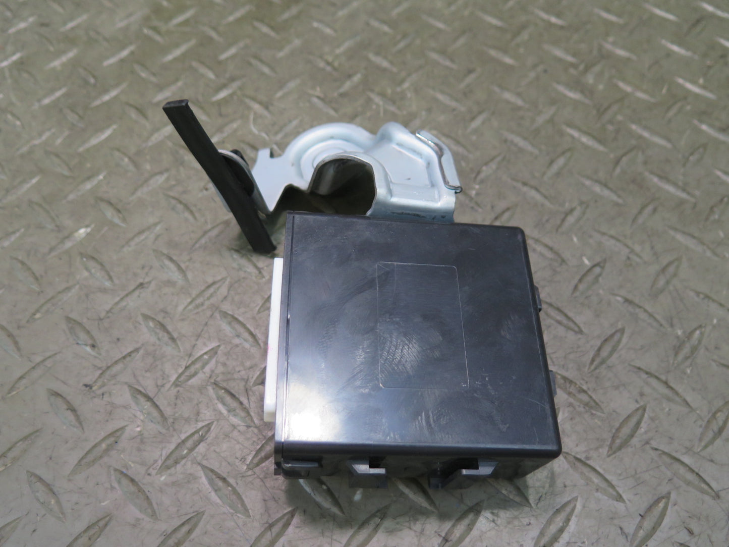 06-10 Lexus UZZ40L SC430 Translate Control Computer Module 89630-24060 OEM
