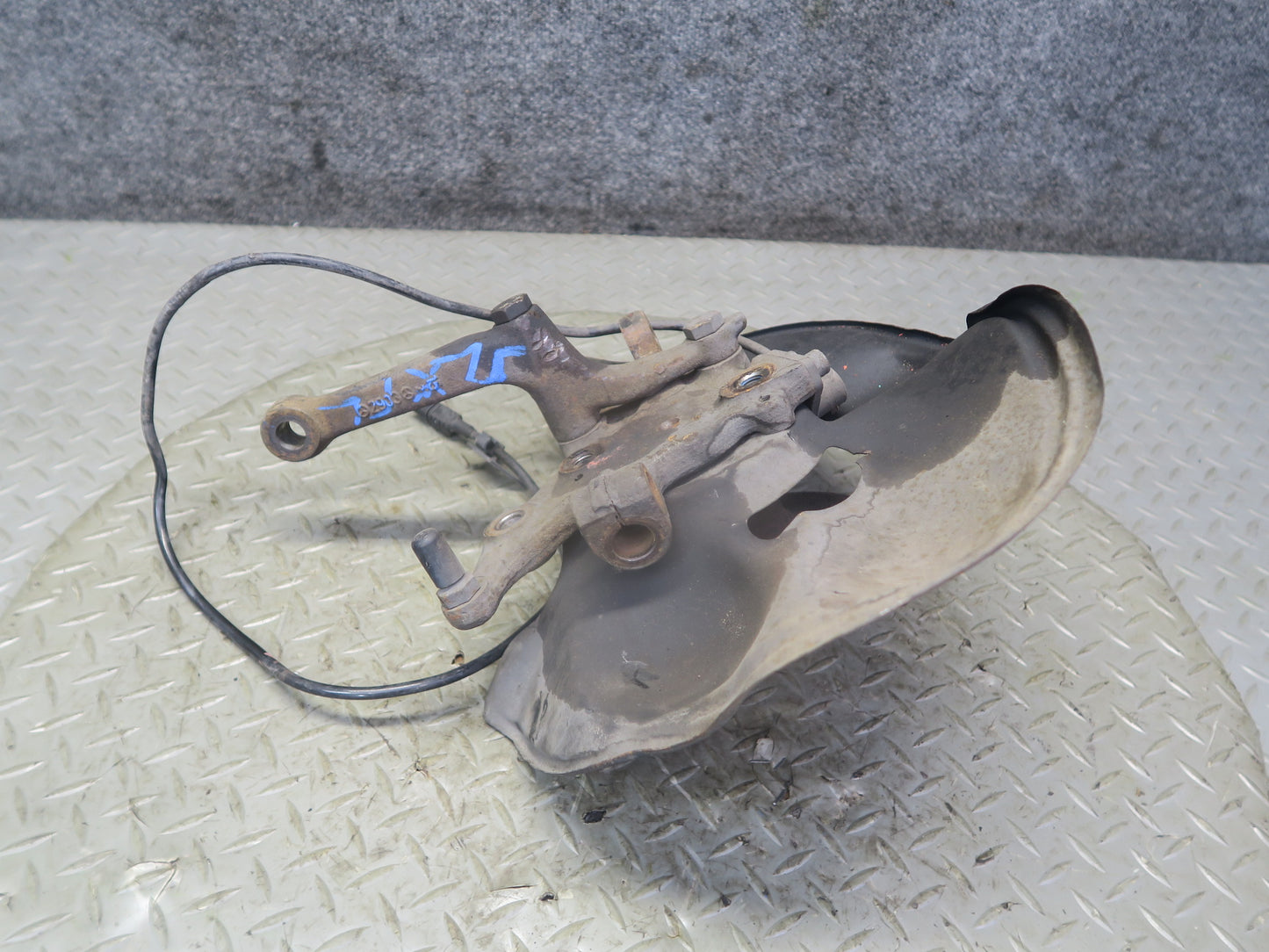96-02 Mercedes R129 Sl-class Front Left Spindle Knuckle Wheel Hub Bearing OEM