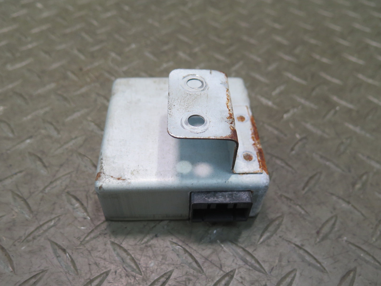 90-93 Nissan Z32 300ZX Theft Warning Control Module 28590-30P00 OEM