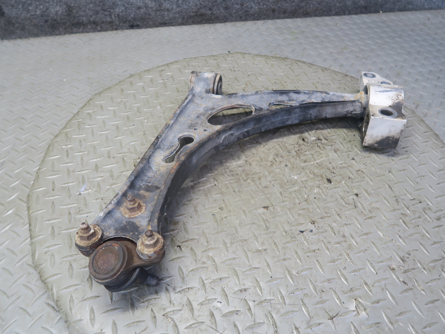 06-09 VW Golf MK5 R32 Front Right Suspension Lower Control Arm