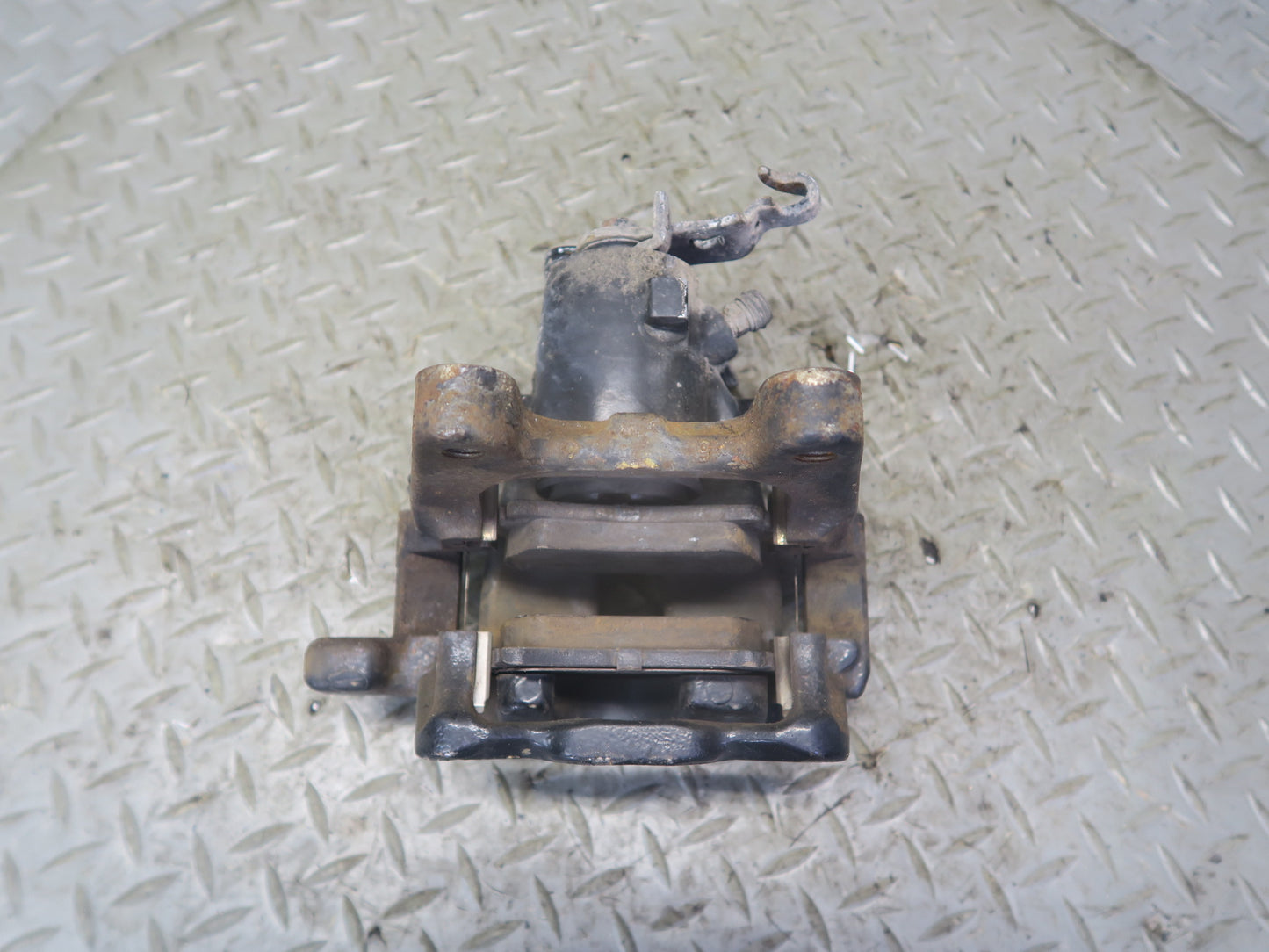 2008 VW Golf MK5 R32 AWD Set of 2 Rear Left & Right Brake Caliper OEM