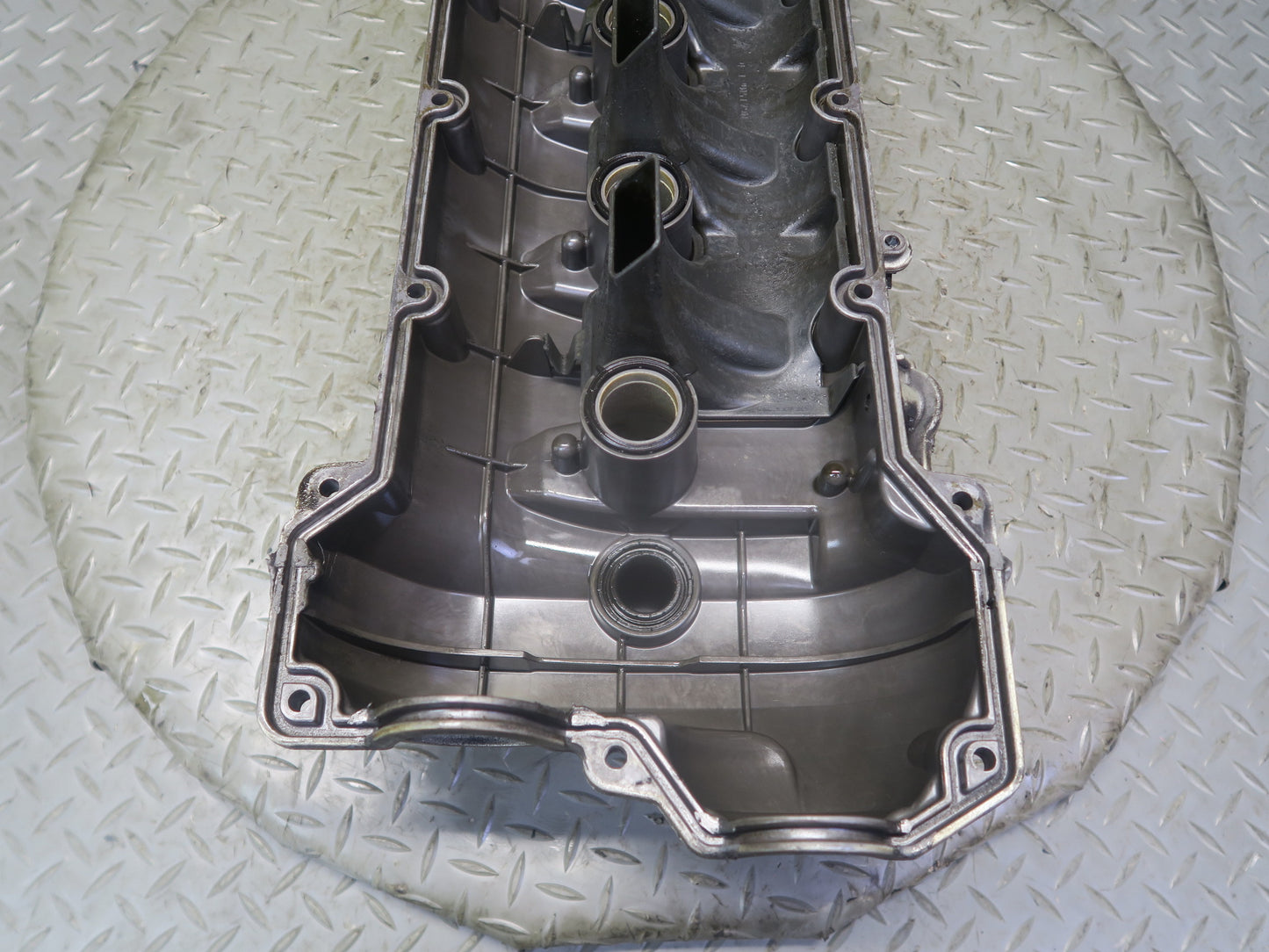 2003-2010 Porsche Cayenne 957 Turbo Left Cylinder Head Valve Cover 94810513603