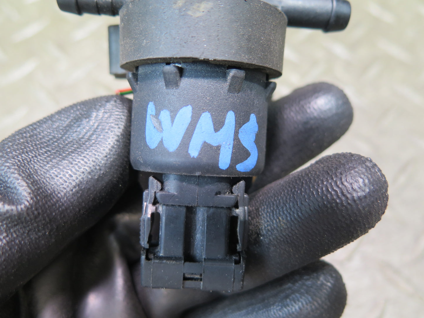 94-99 Mercedes W140 C140 S500 Vacuum Purge Valve Solenoid 0011408060 OEM