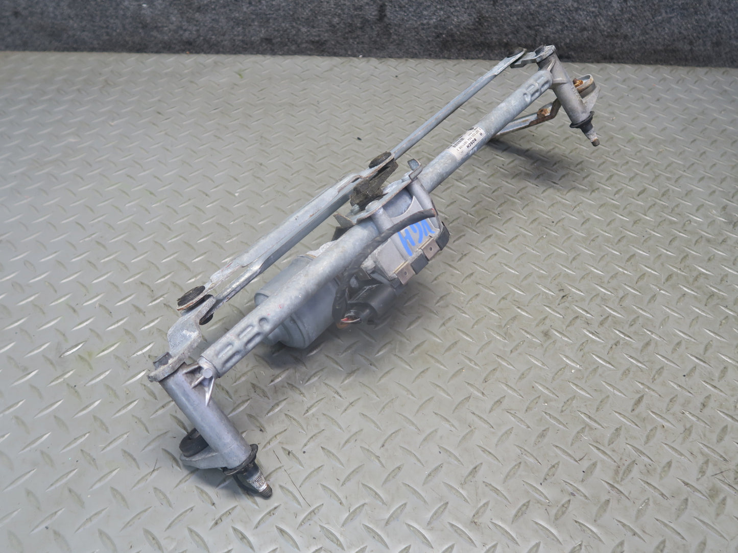 06-09 VW Golf MK5 R32 Windshield Wiper Transmission Linkage w Motor OEM