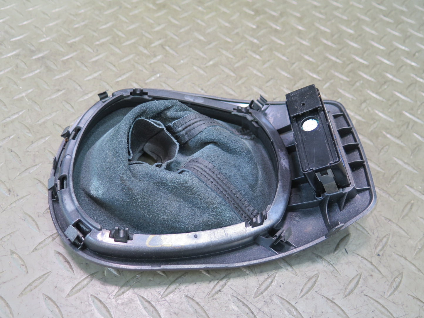 03-04 BMW E85 Z4 M/T Gear Shifter Boot w Trim & Insert Assembly OEM