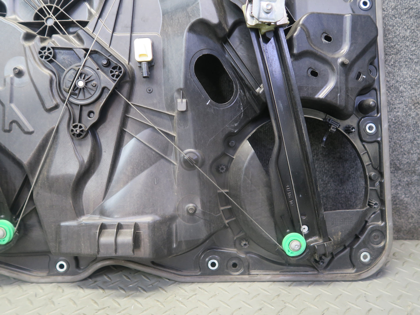 2011-2018 Porsche Cayenne 958 Front Right Door Window Regulator w Motor OEM