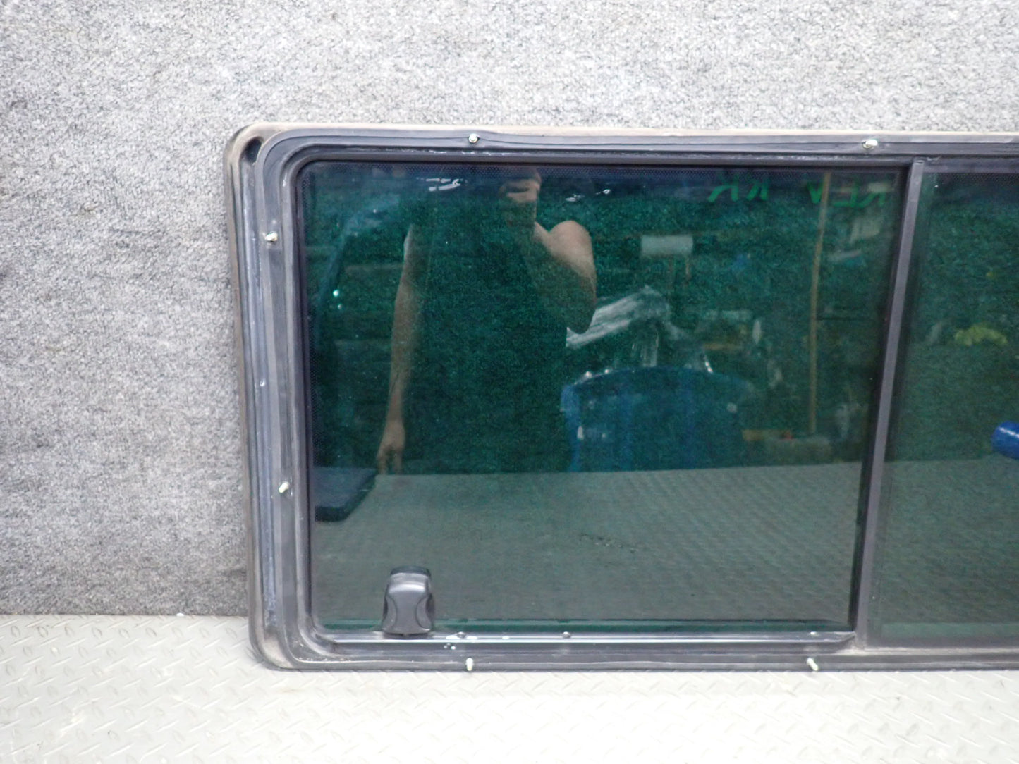01-03 VW Eurovan T4 Center Middle Right Movable Glass Window OEM