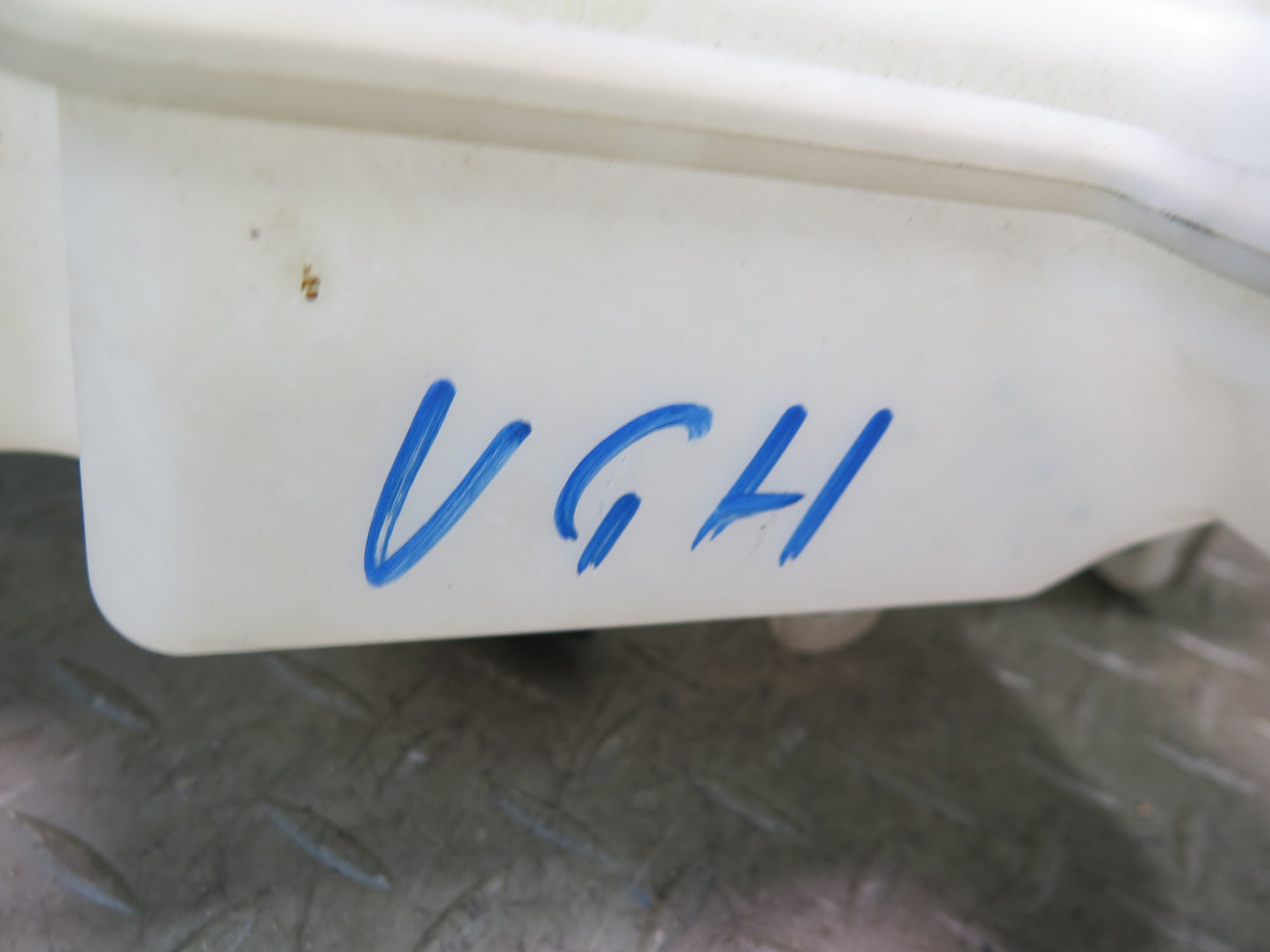 06-09 VW Golf MK5 R32 Windshield Washer Fluid Reservoir Tank w Pumps OEM