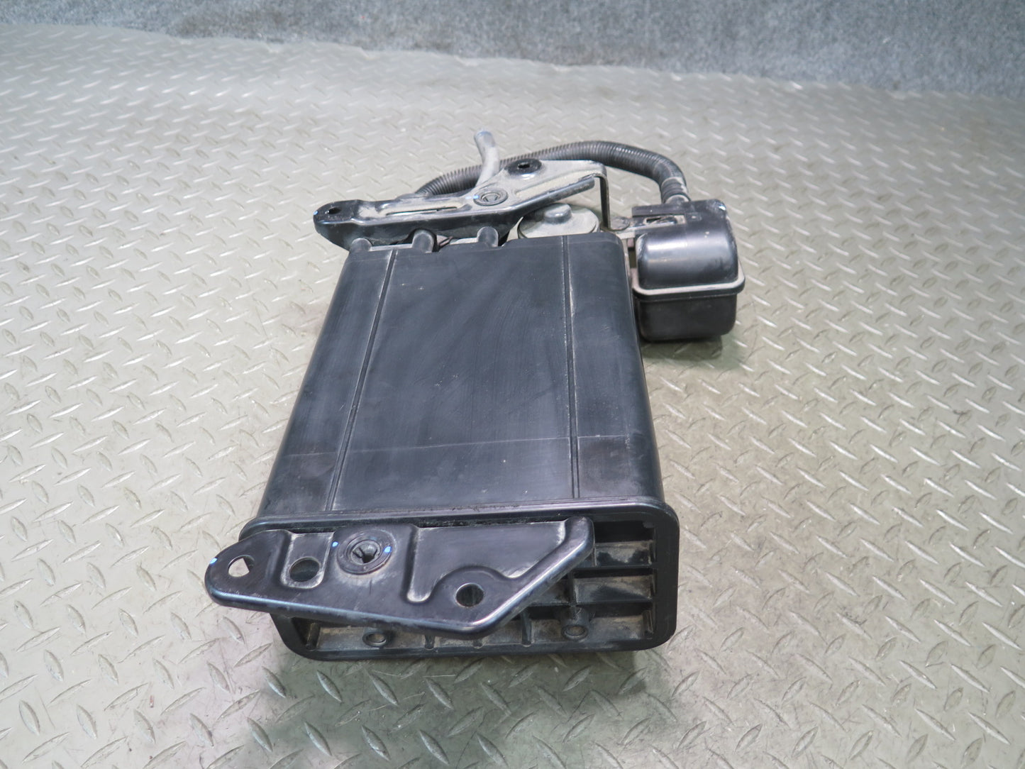 06-10 Lexus UZZ40L SC430 Fuel Evap Vapor Charcoal Canister 75K 77740-24090 OEM