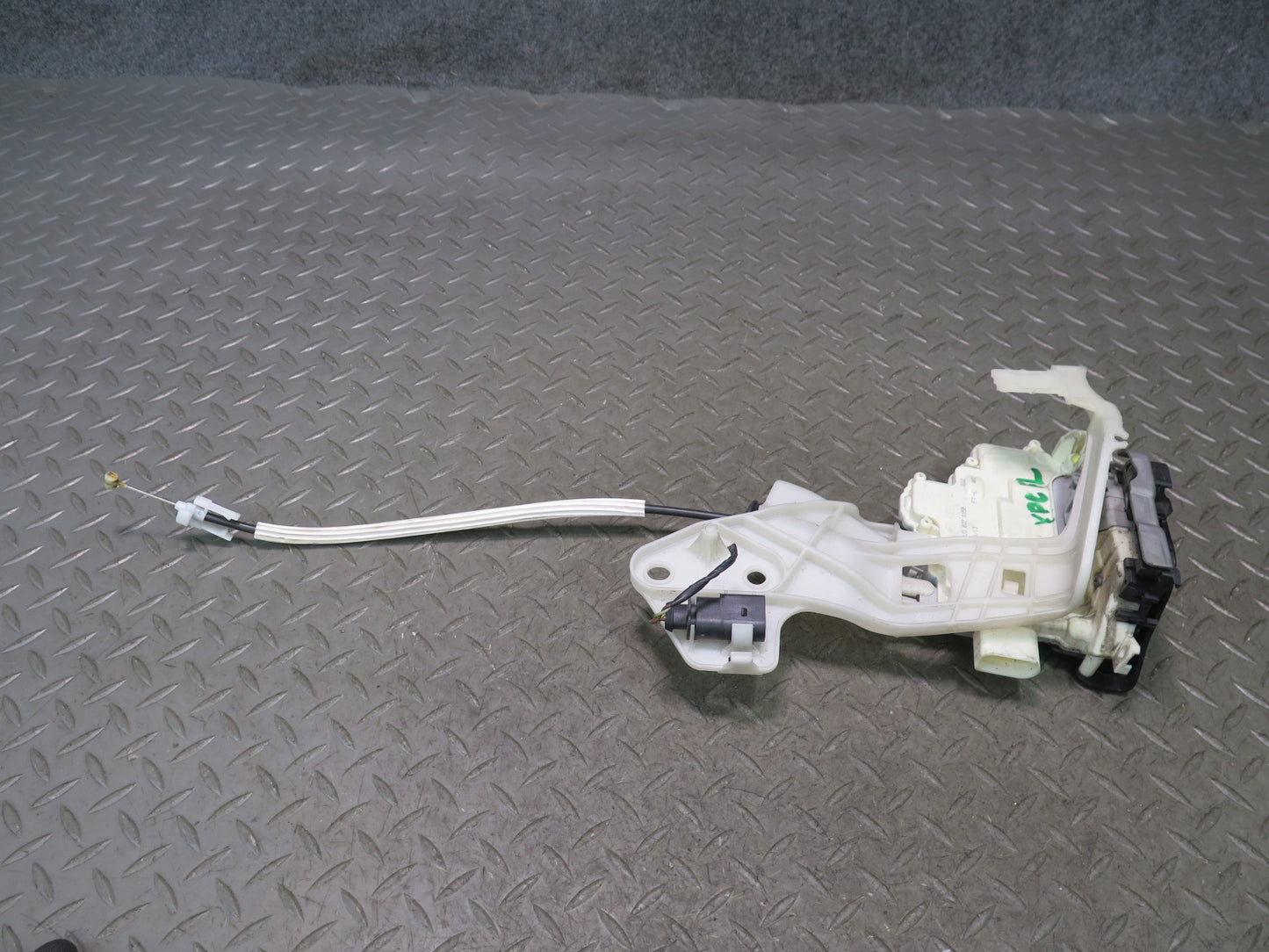2011-2018 Porsche Cayenne 958 Front Left Door Lock Latch Actuator 8J1837015B