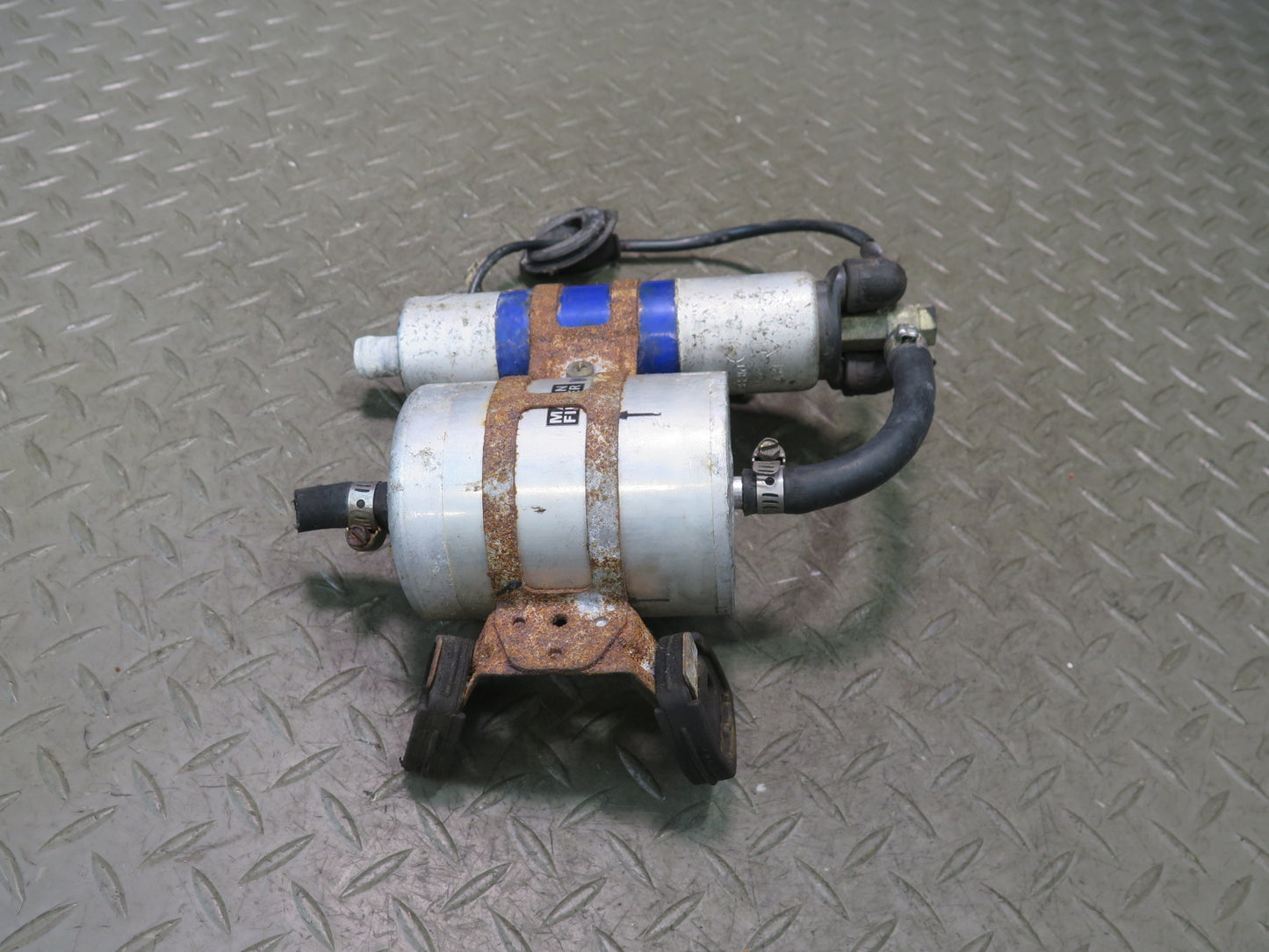 94-99 Mercedes W140 S420 S500 Fuel Pump w Fuel Filter & Mount OEM