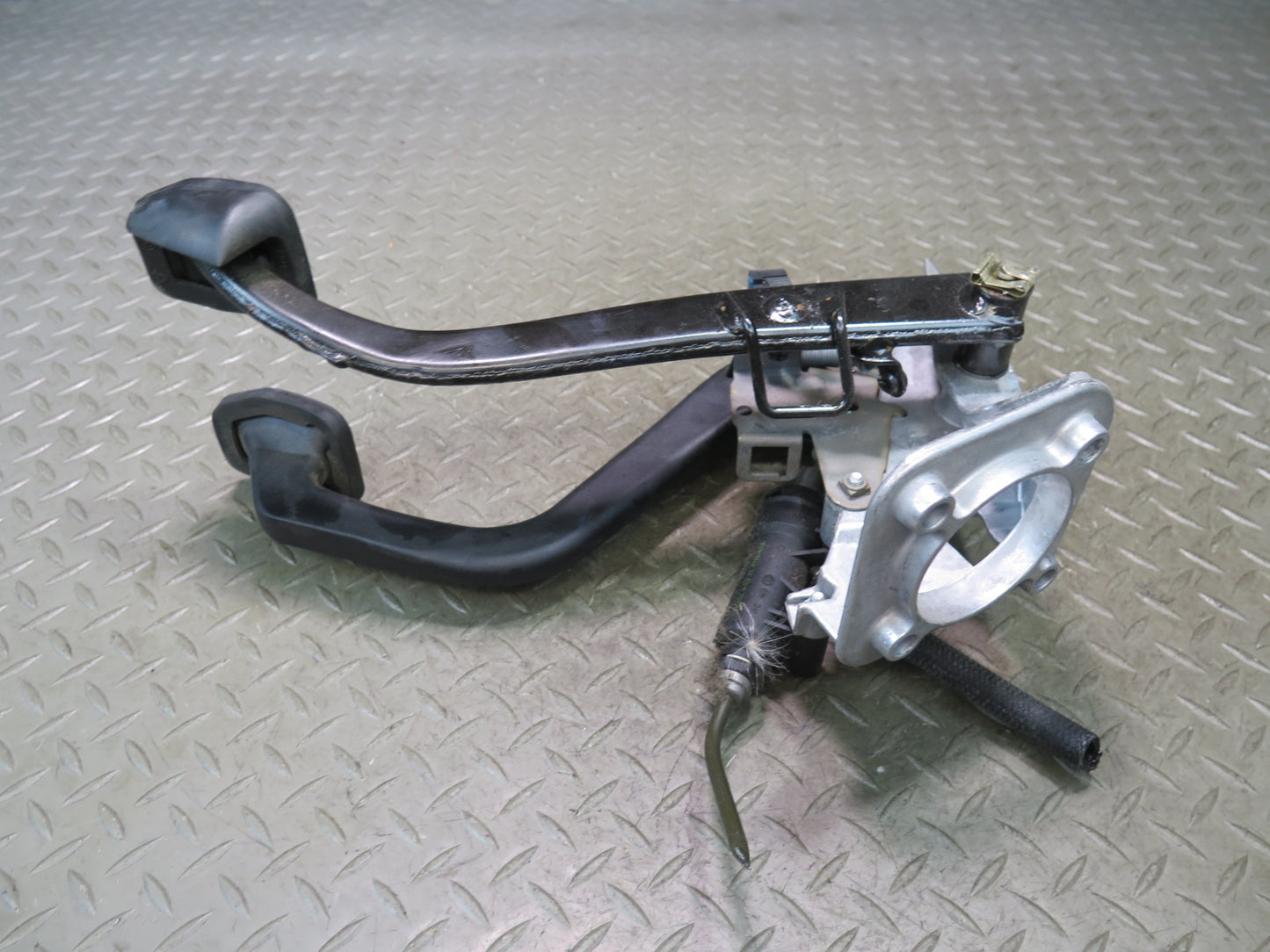 03-08 BMW E85 Z4 Manual Transmission Clutch & Brake Pedal Set OEM