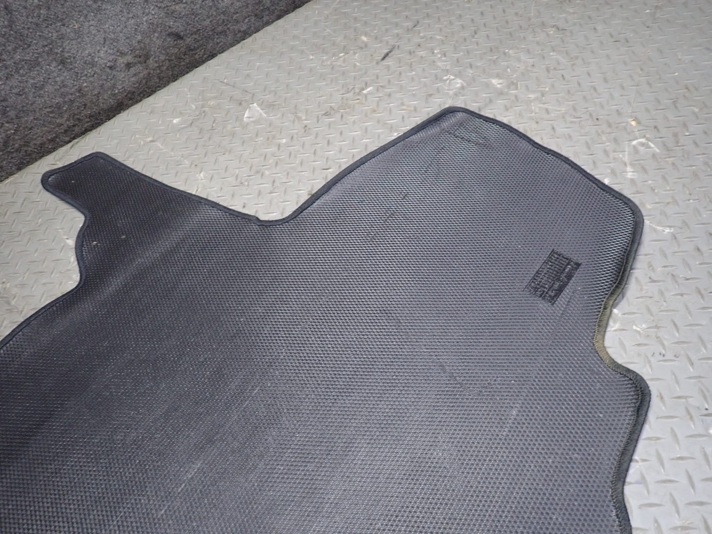 01-05 Lexus JCE10L IS300 Sedan Rear Trunk Floor MAT Carpet Cover Set OEM