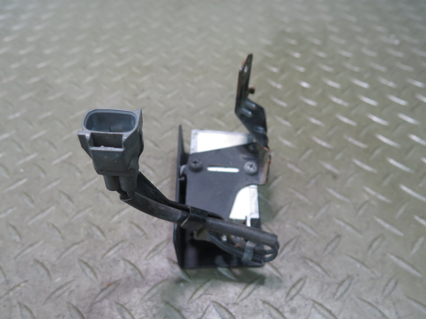 01-05 Lexus IS300 JCE10L Fuel Pump Resistor Module w Bracket Mount OEM
