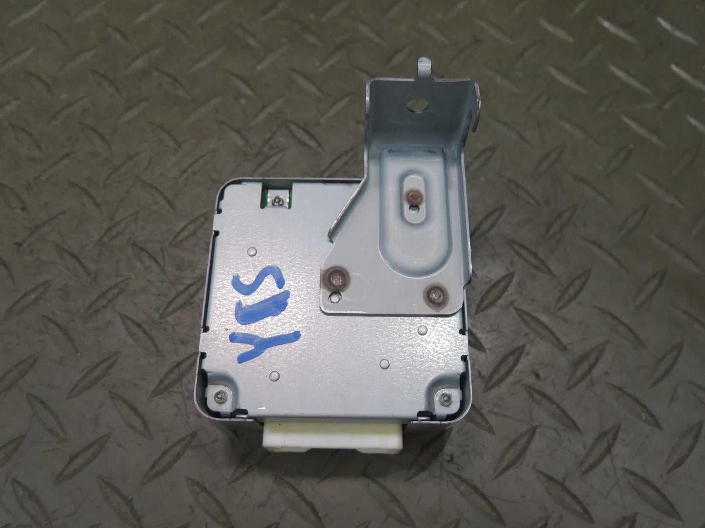 01-05 Lexus JCE10L IS300 Headlight Lamp Leveling Control Module 89960-53010