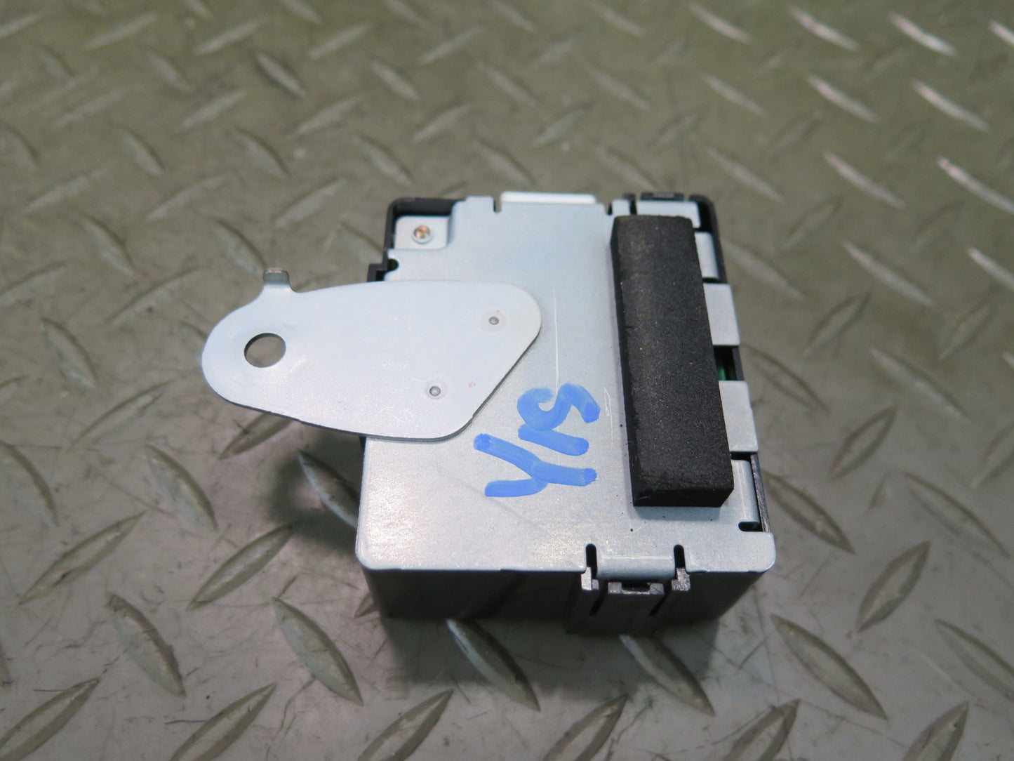 01-05 Lexus JCE10L IS300 Door Receiver Control Module 89741-53070