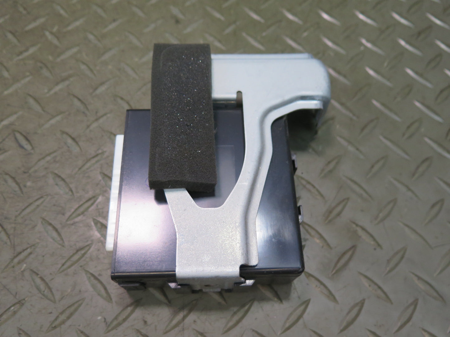 01-05 Lexus JCE10L IS300 Theft Warning Control Module 89730-53060
