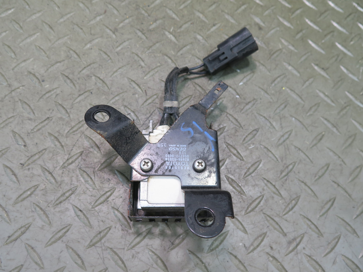 01-05 Lexus JCE10L IS300 Daytime Running Light Lamp Resistor 82695-53010