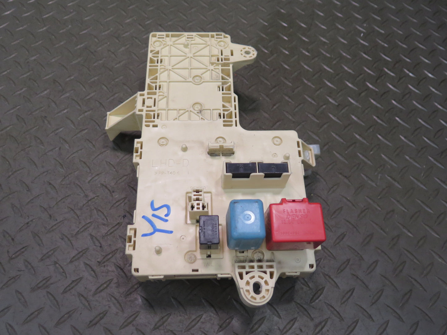 01-05 Lexus JCE10L IS300 Left Fuse Relay Box Module OEM