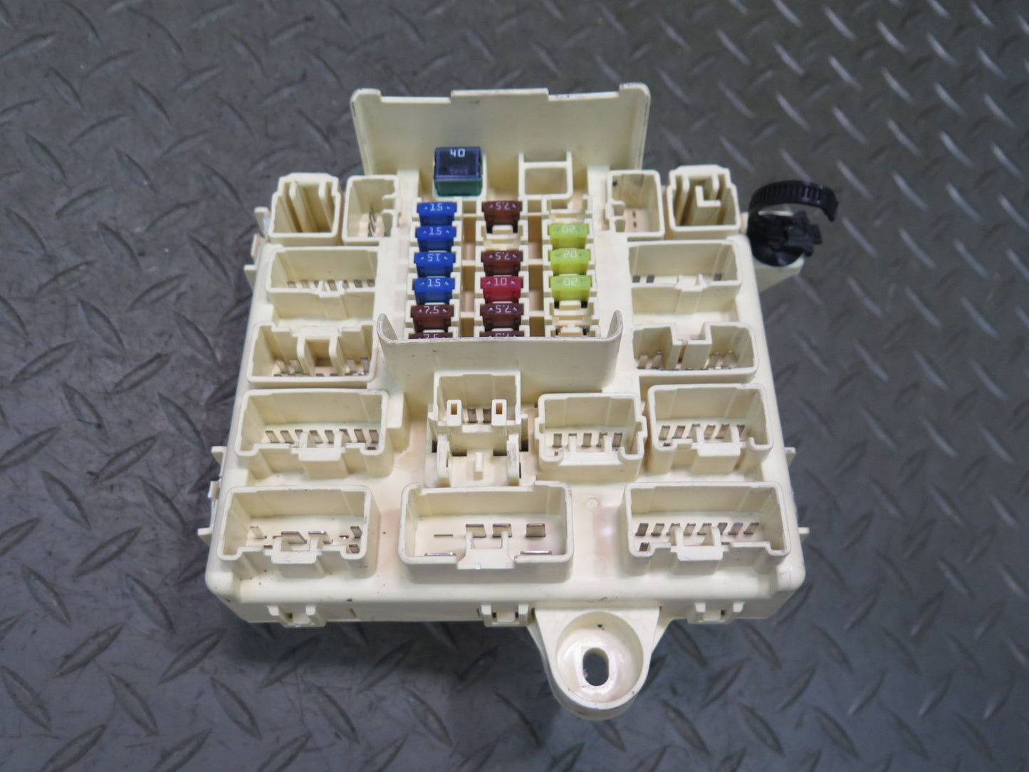 01-05 Lexus JCE10L IS300 Right Fuse Relay Box Module OEM